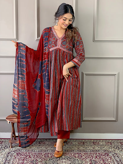 Oaitaari Printed Heavy Duppata Kurta Set With Bottom and Dupatta